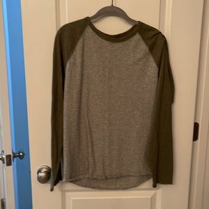 Long sleeve Raglan baseball tee